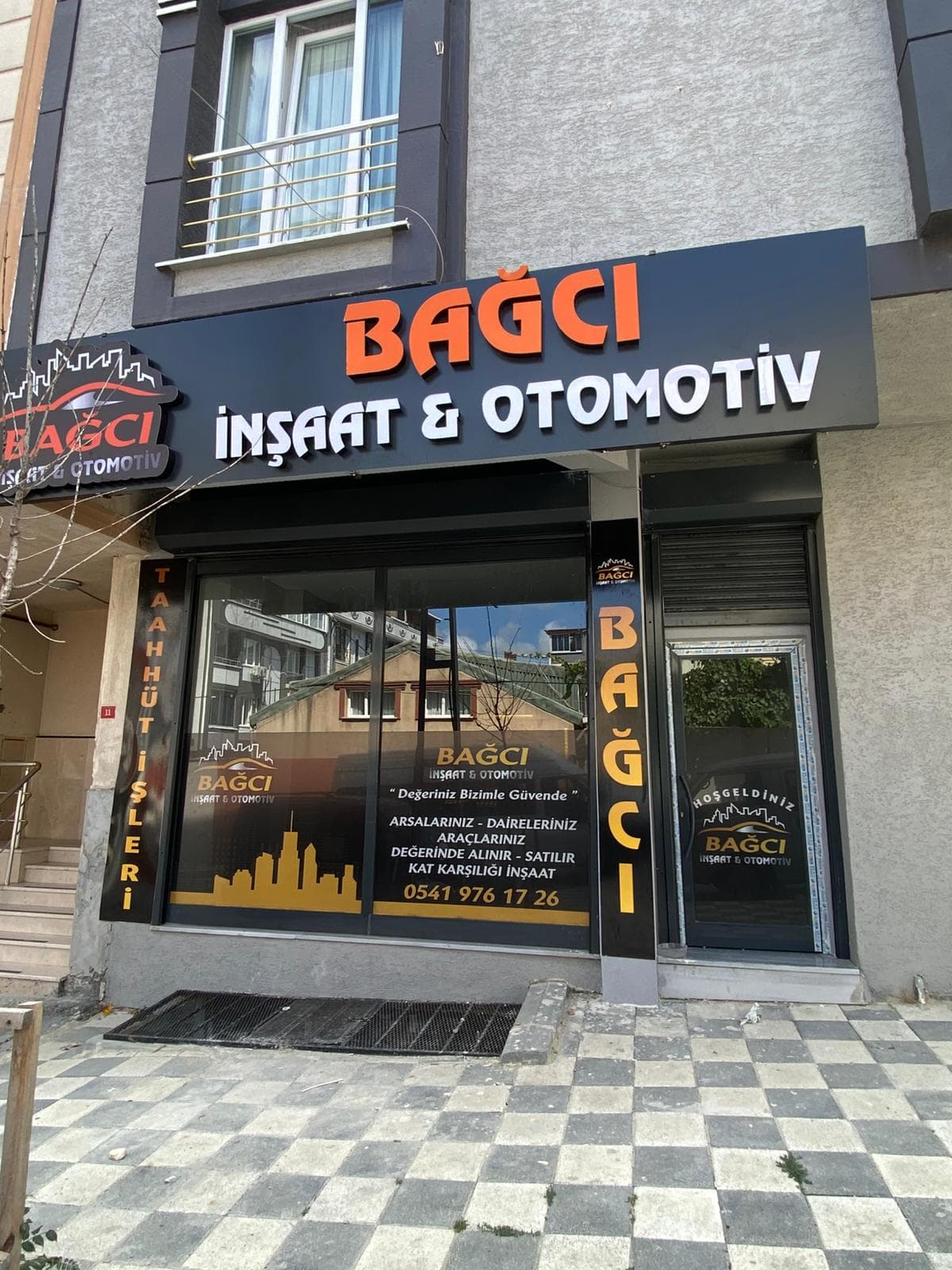 Kurumsal vitrin ve cephe uygulaması